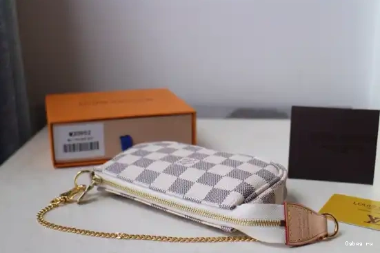 MINI ACCESSOIRES VUITTON POCHETTE LOUIS 0619